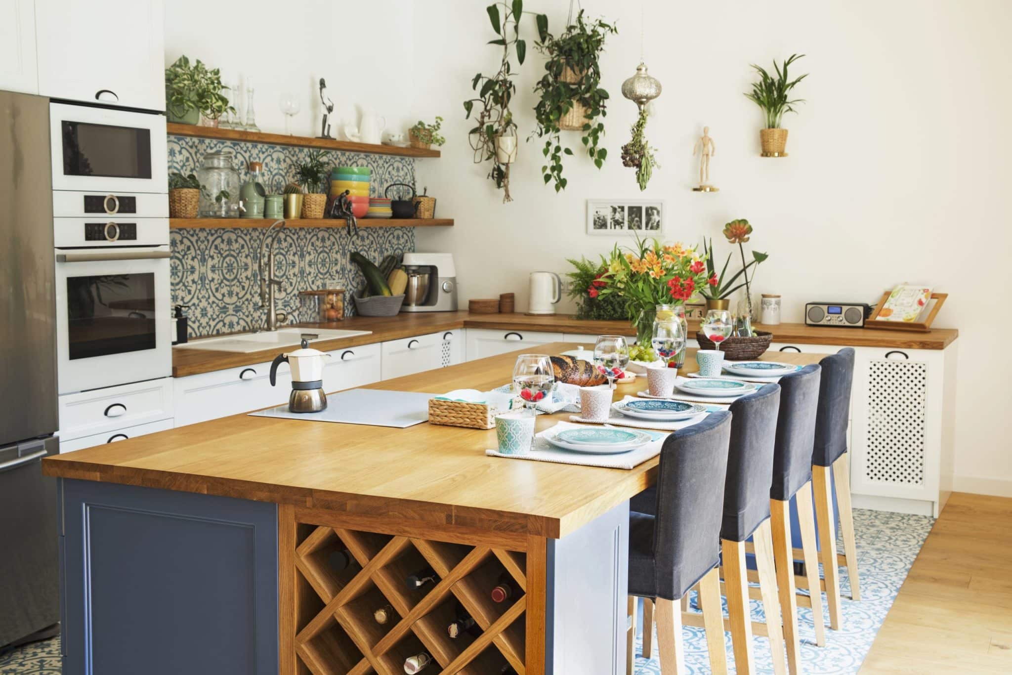Cuisine rénovée à Rennes — style méditerranéen lumineux